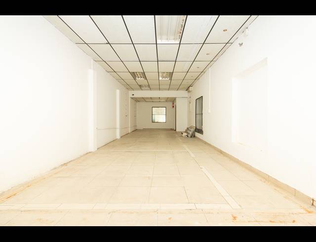 110M² BUSINESS TO LET IN CROFTDENE